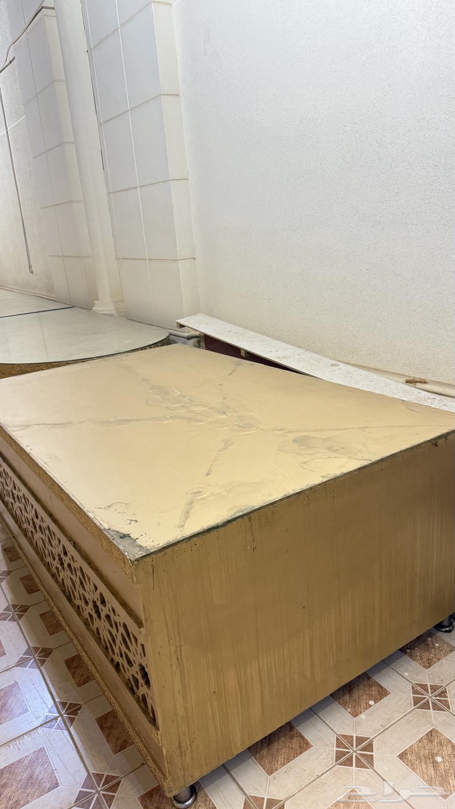 Buffet table right palace never broken before64543846159618112