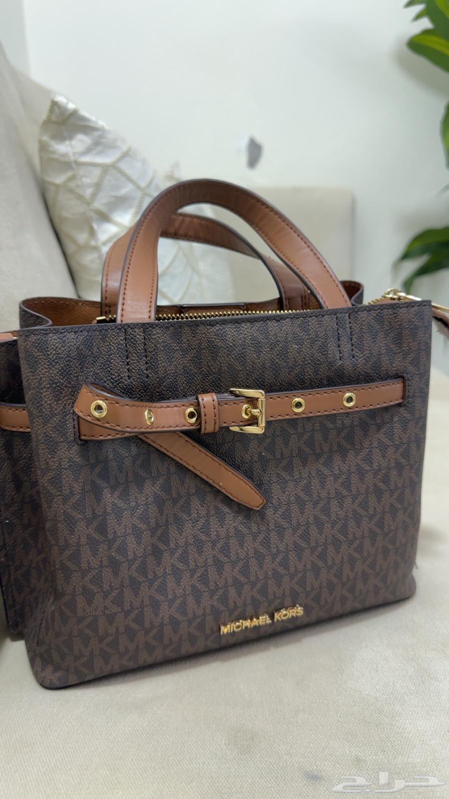 شنطه مايكل كورس شبه جديده شريتها 1050ابيعها 30064549683734147111