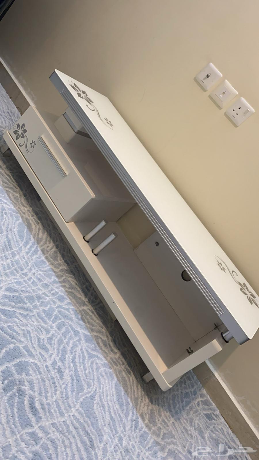 طاولة تلفزيون للبيع64553001541123110