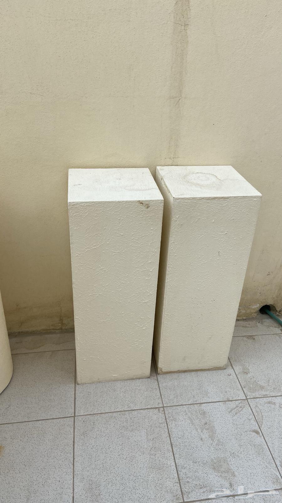 Display stands and tables for auction64548924349569114