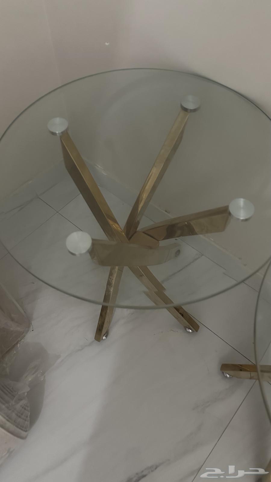 Medium-sized serving tables64547749494402111