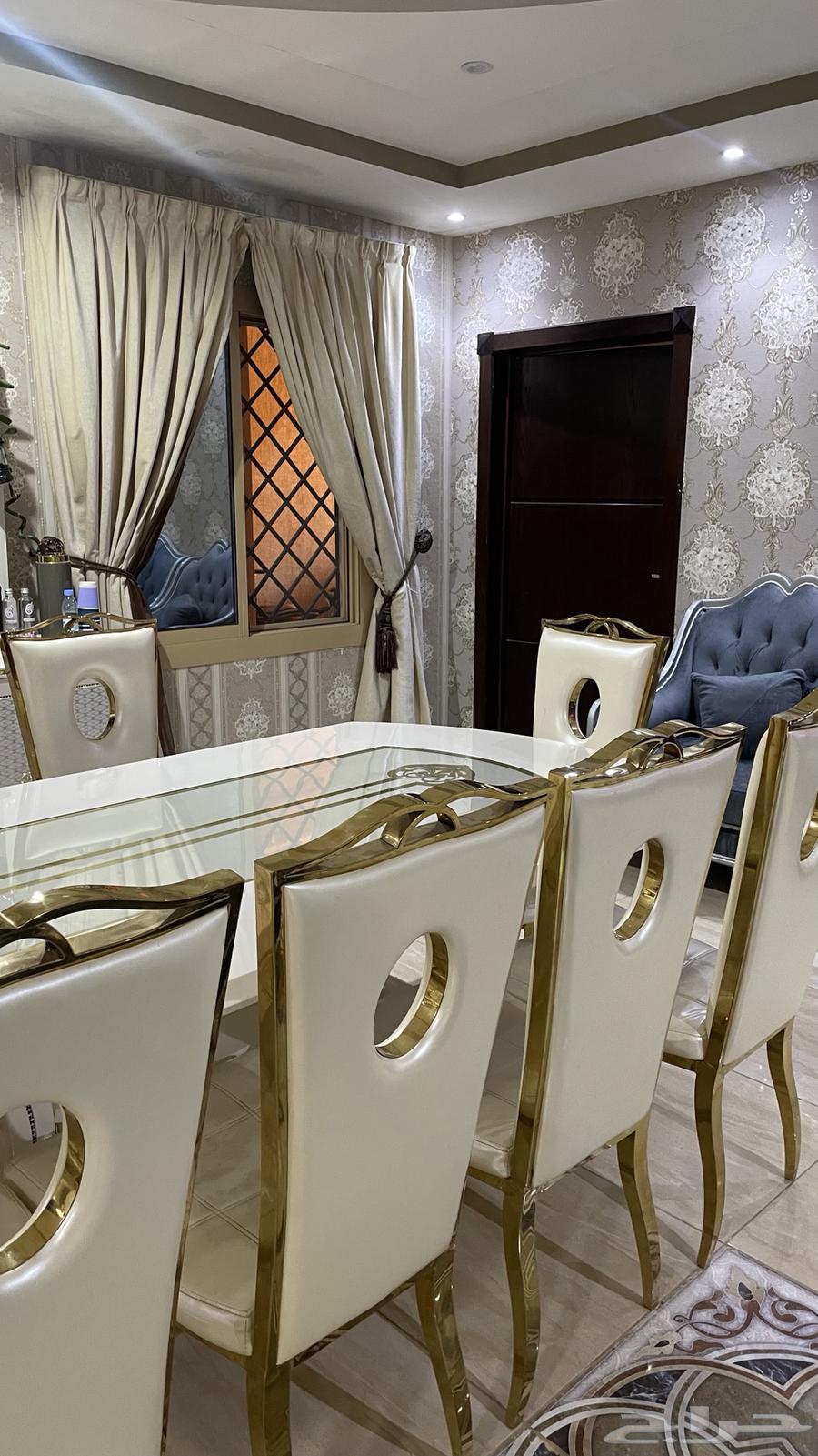 طاولة طعام مع طاوله بوفيه للبيع64548547465859111