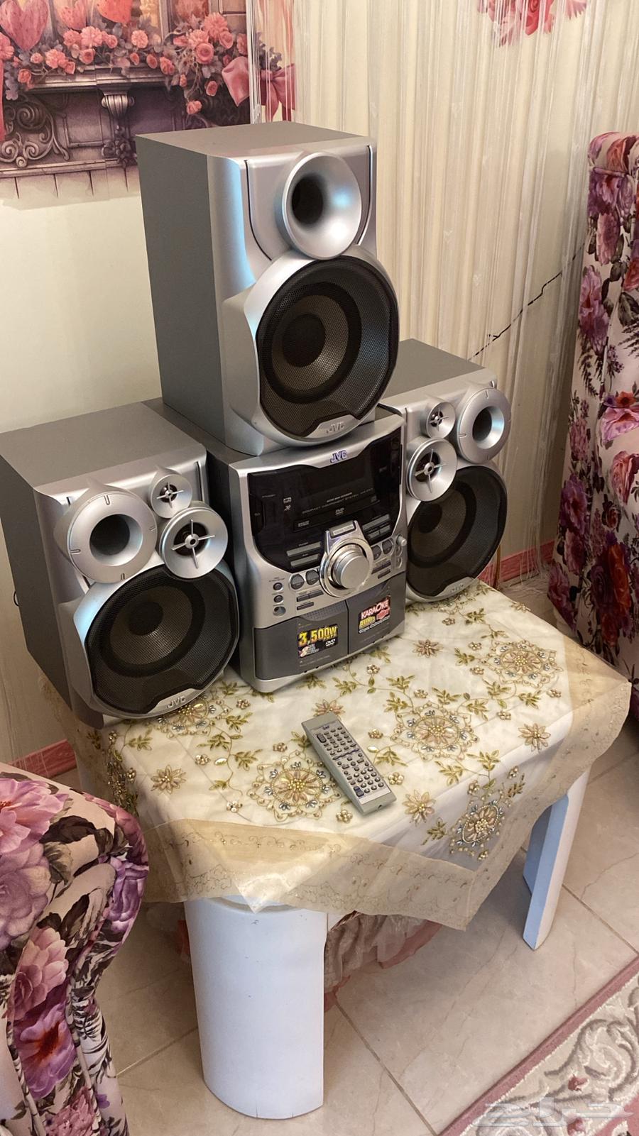 جهاز صوتي ماركة JVC يجمع بين مشغل DVD و مشغل كاسيت بقدرة صو64548028170369110