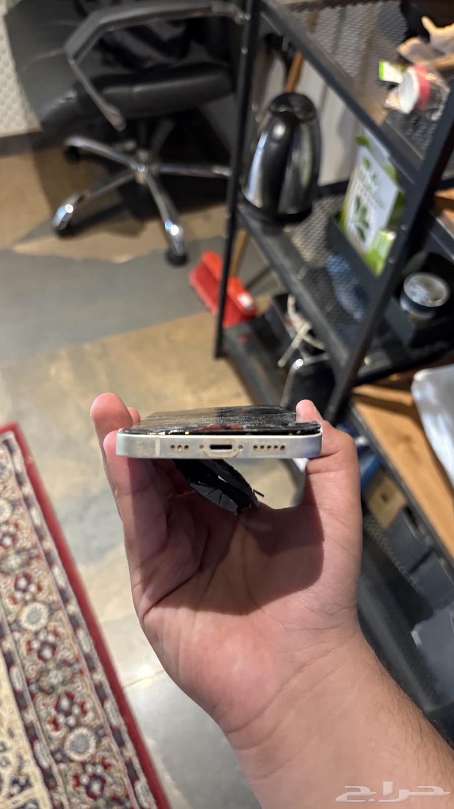 iPhone 1364550761106819113