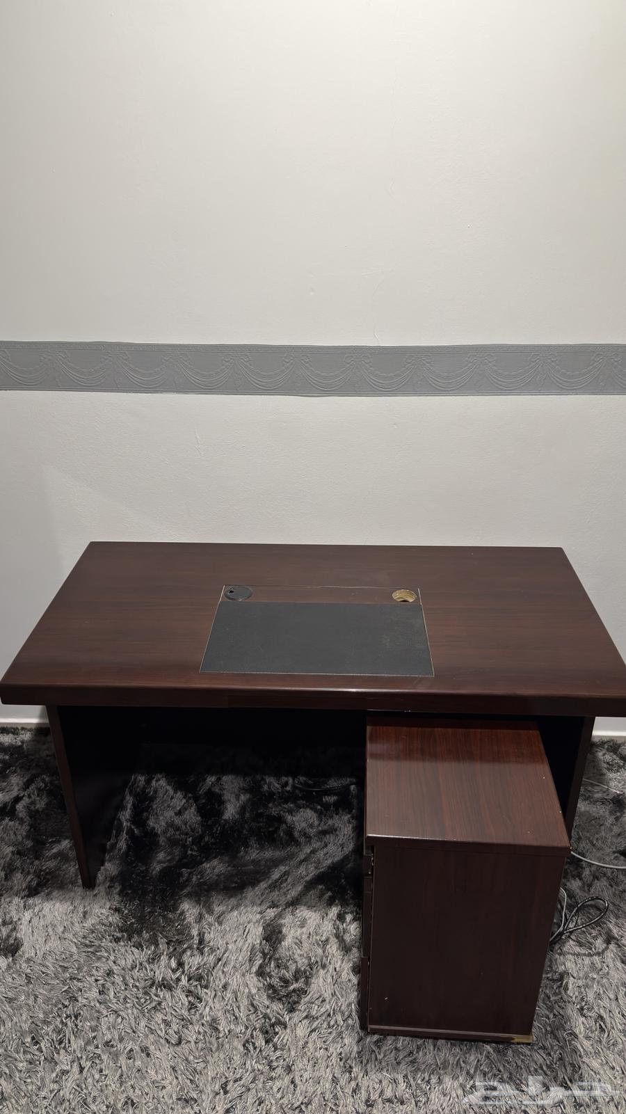 طقم مكتب كبير للبيع (حاله جيده)64550661582465110