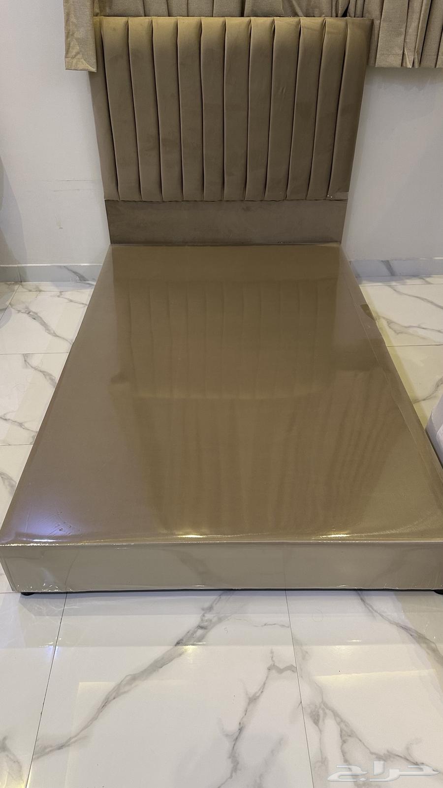 Single and a half bed, 190 cm long, 120 cm wide64544991084803110