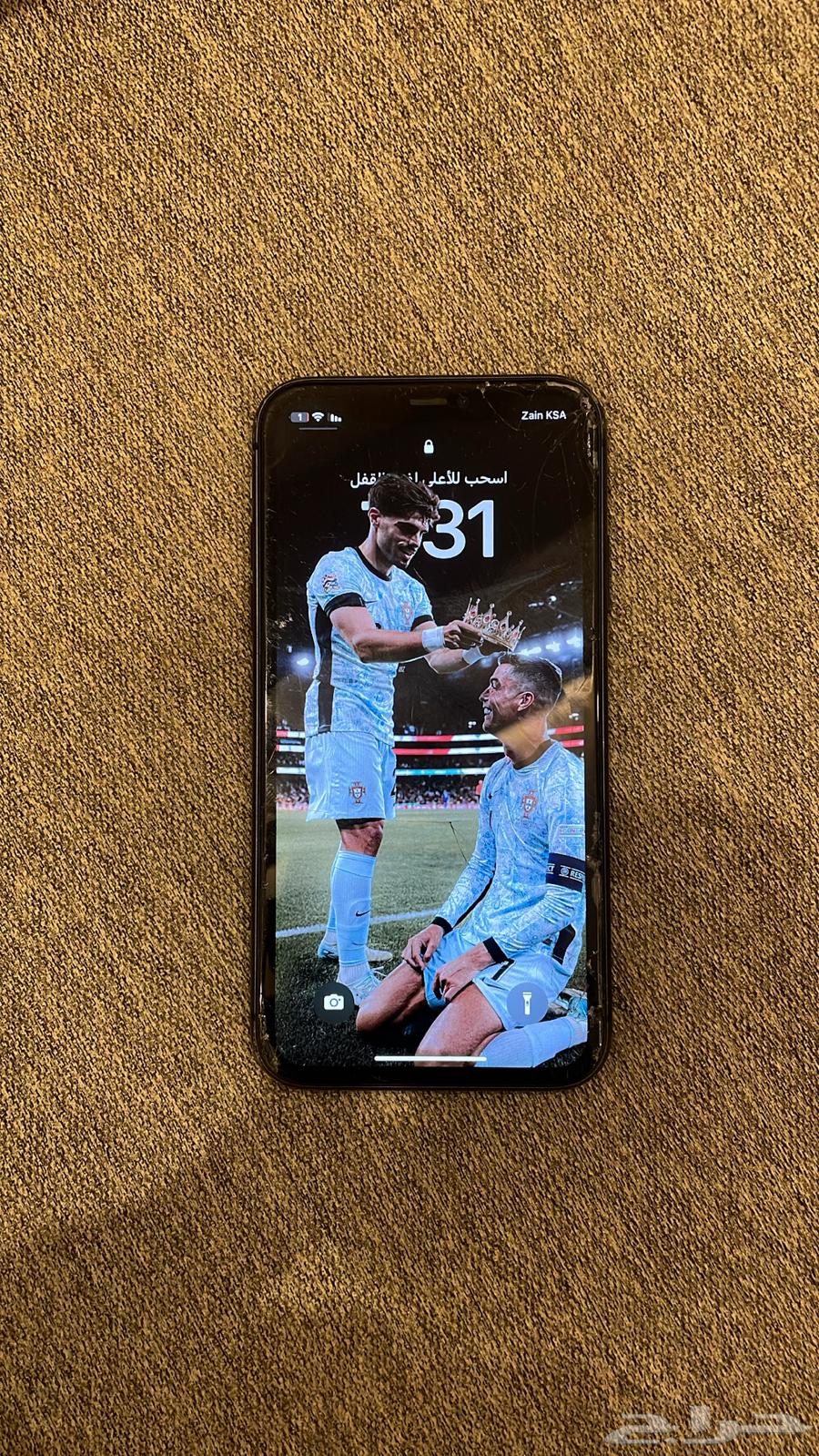 iPhone 11 for sale with a cracked screen but does not affect performance64545602050563110