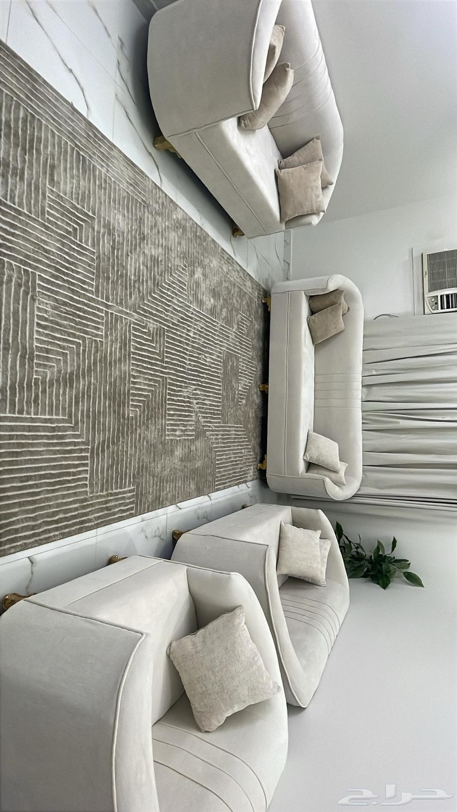 New and clean beige 8-person sofa with tables and mat64550560275074113