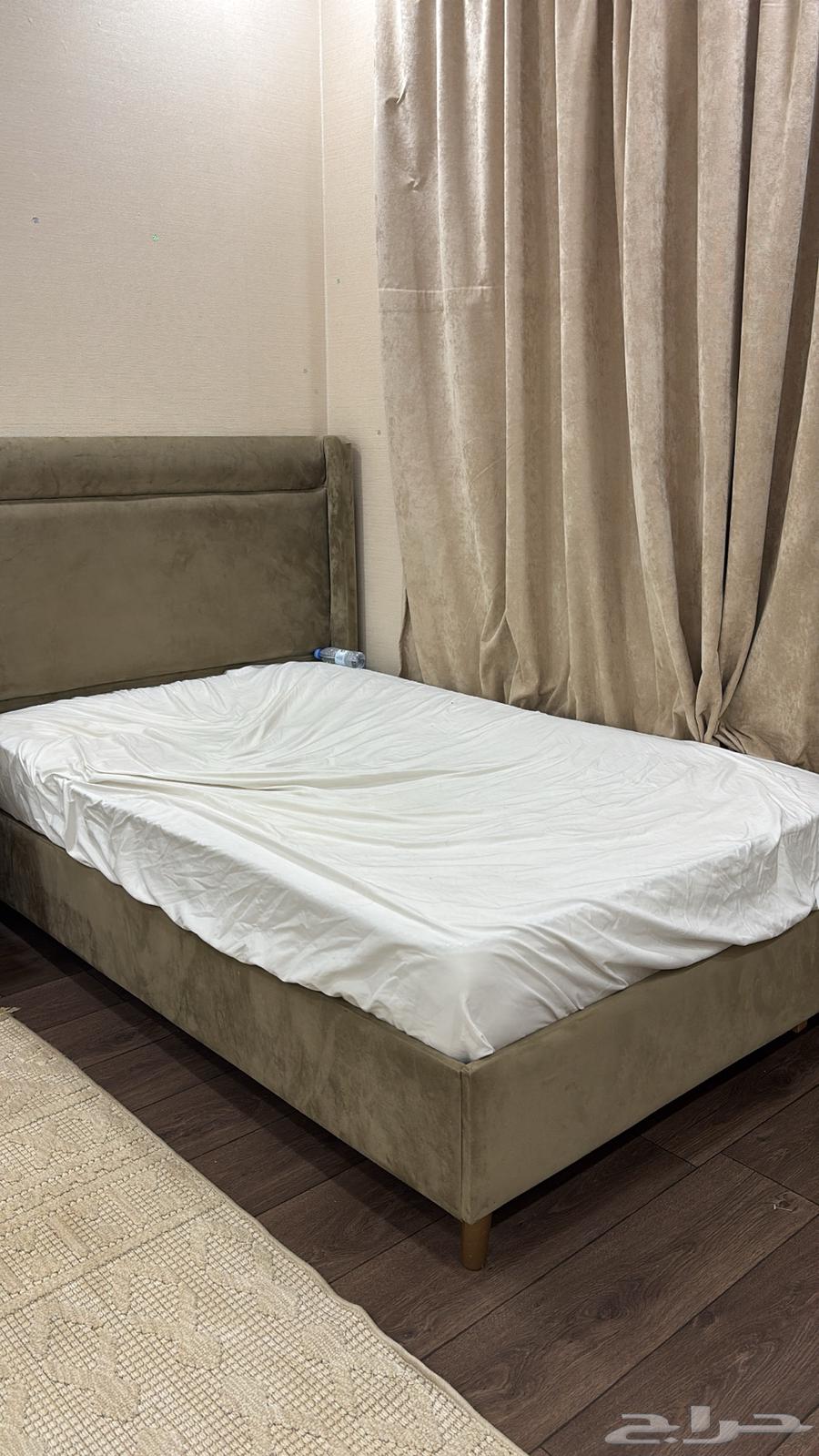 Bed with mattress included64553200634755110