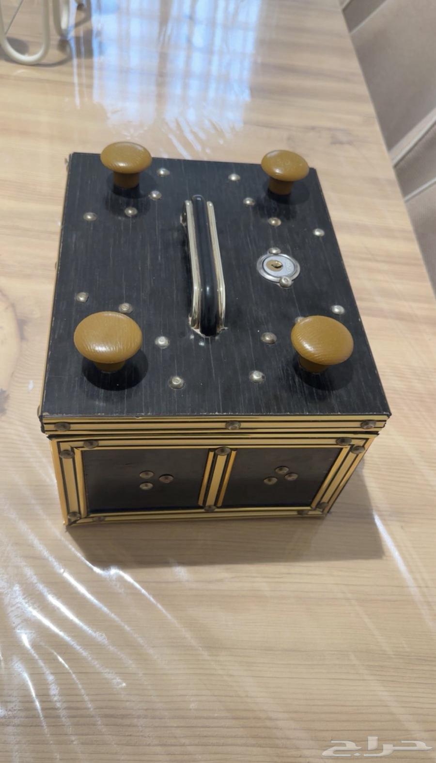 صندوق تراث من خشب الاثل عمره اكثر من 35 سنة64547443309185111