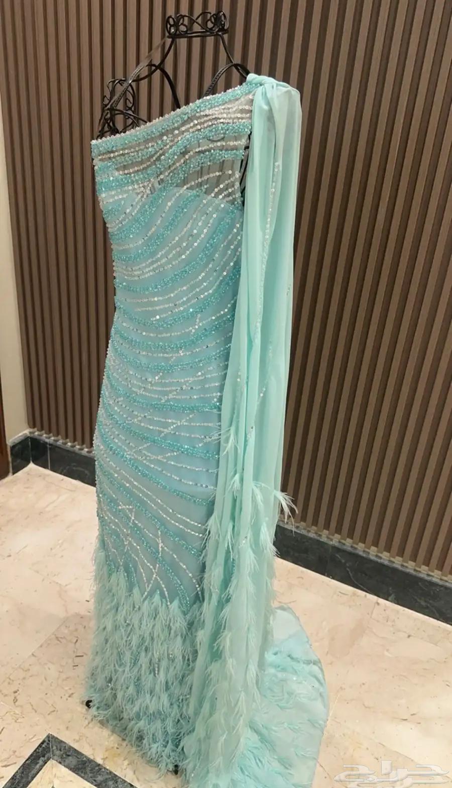 Clean custom dress, lightly used, stunning when worn 750 SAR only64544269944323110