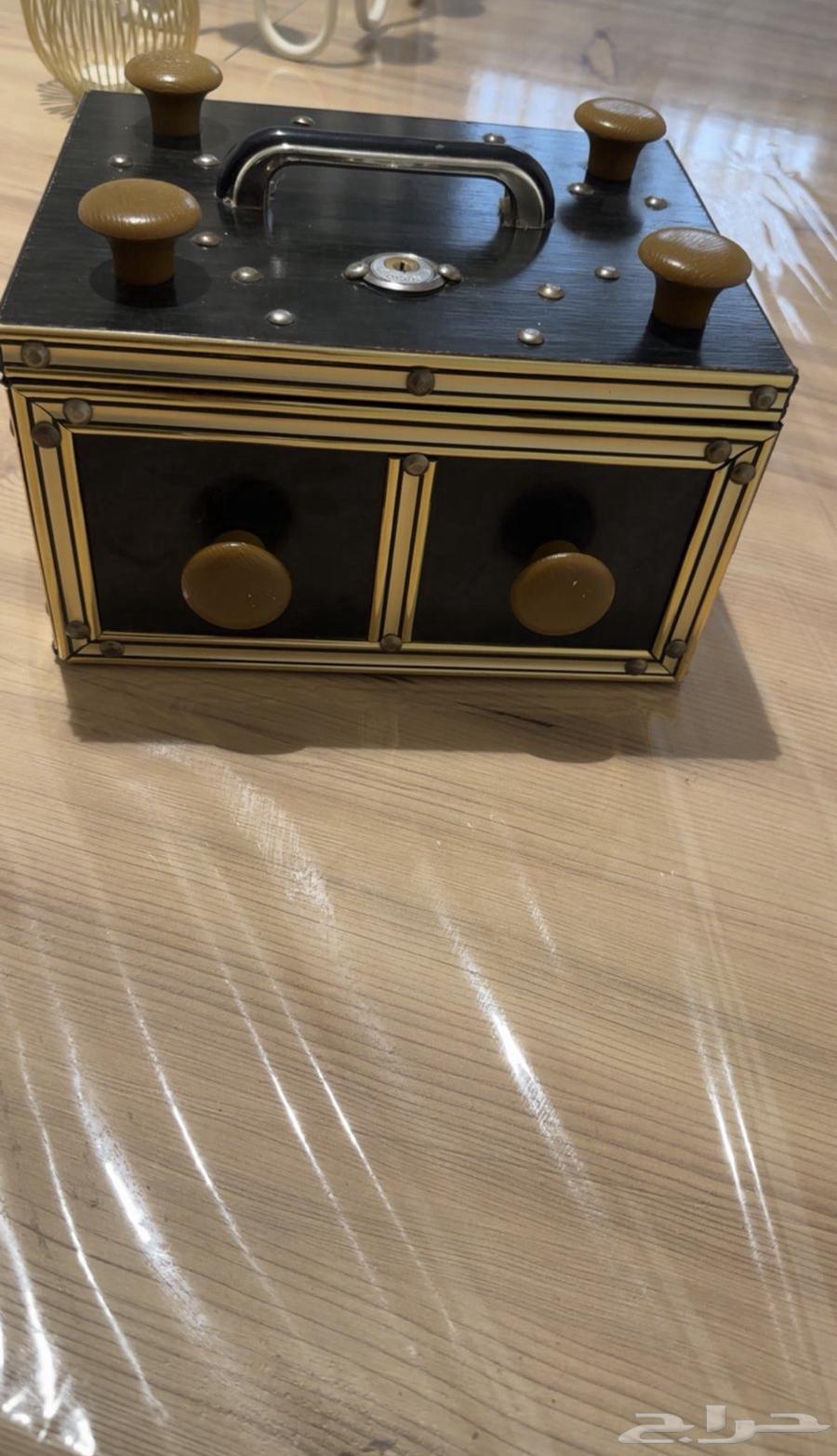 صندوق تراث من خشب الاثل عمره اكثر من 35 سنة64547443309185112