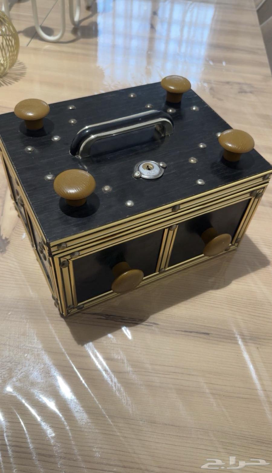 صندوق تراث من خشب الاثل عمره اكثر من 35 سنة64547443309185113