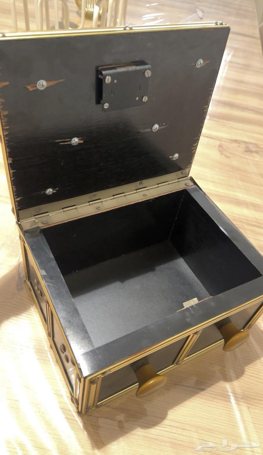 صندوق تراث من خشب الاثل عمره اكثر من 35 سنة64547443309185110