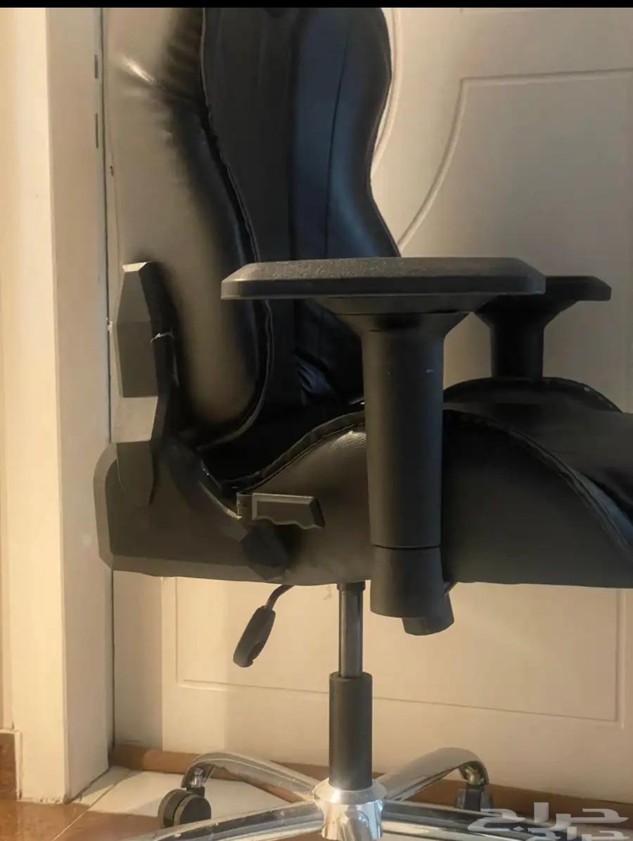 Excellent condition chair, asking price 1264551603963139111