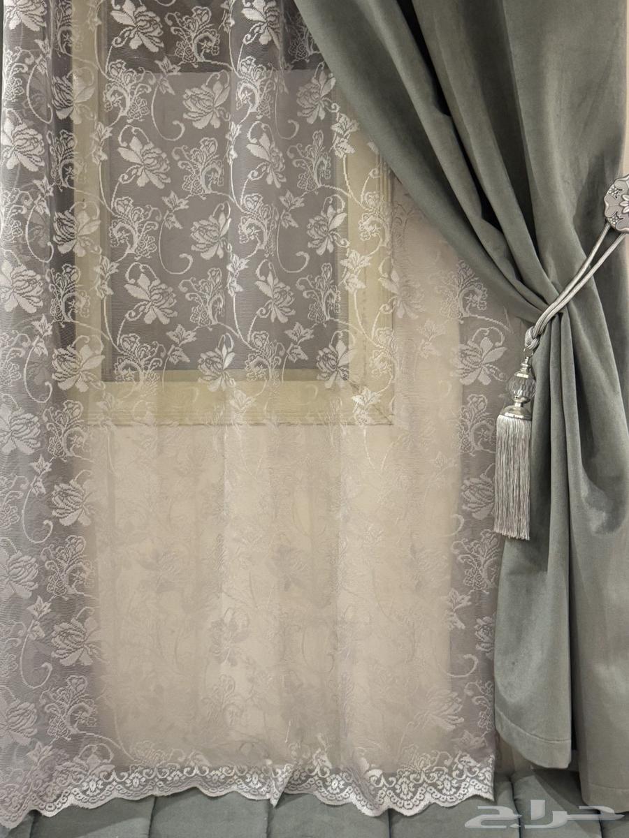 طاولة تلفيزون و ستارة على السوم64549712038147113