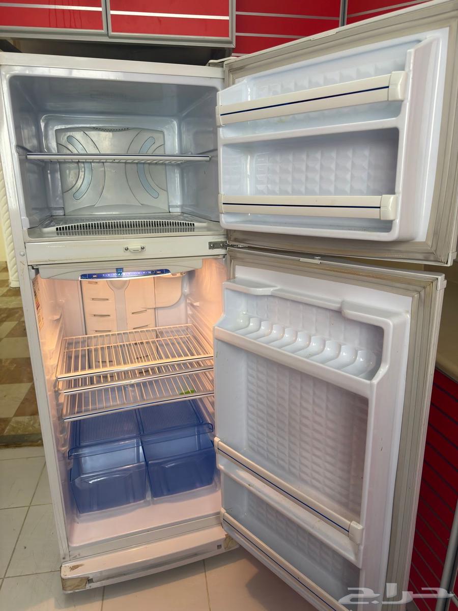 اثات للبيع ثلاجة ودولاب ملابس نظيقه64547666406915113