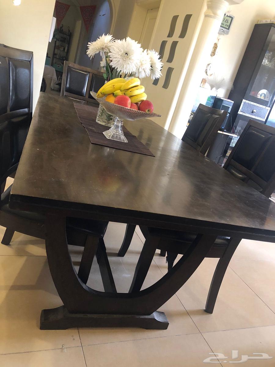 Dining table in good condition for six people64547318736898110