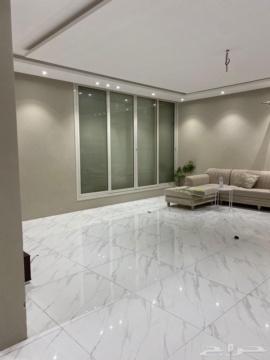 عماره للبيع بحي الرياض دورين وملحق64144641773187113