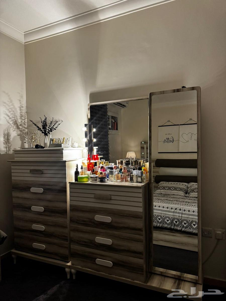 غرفة نوم شبه الجديد64547110449665114