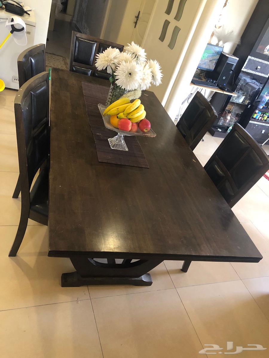 Dining table in good condition for six people64547318736898111