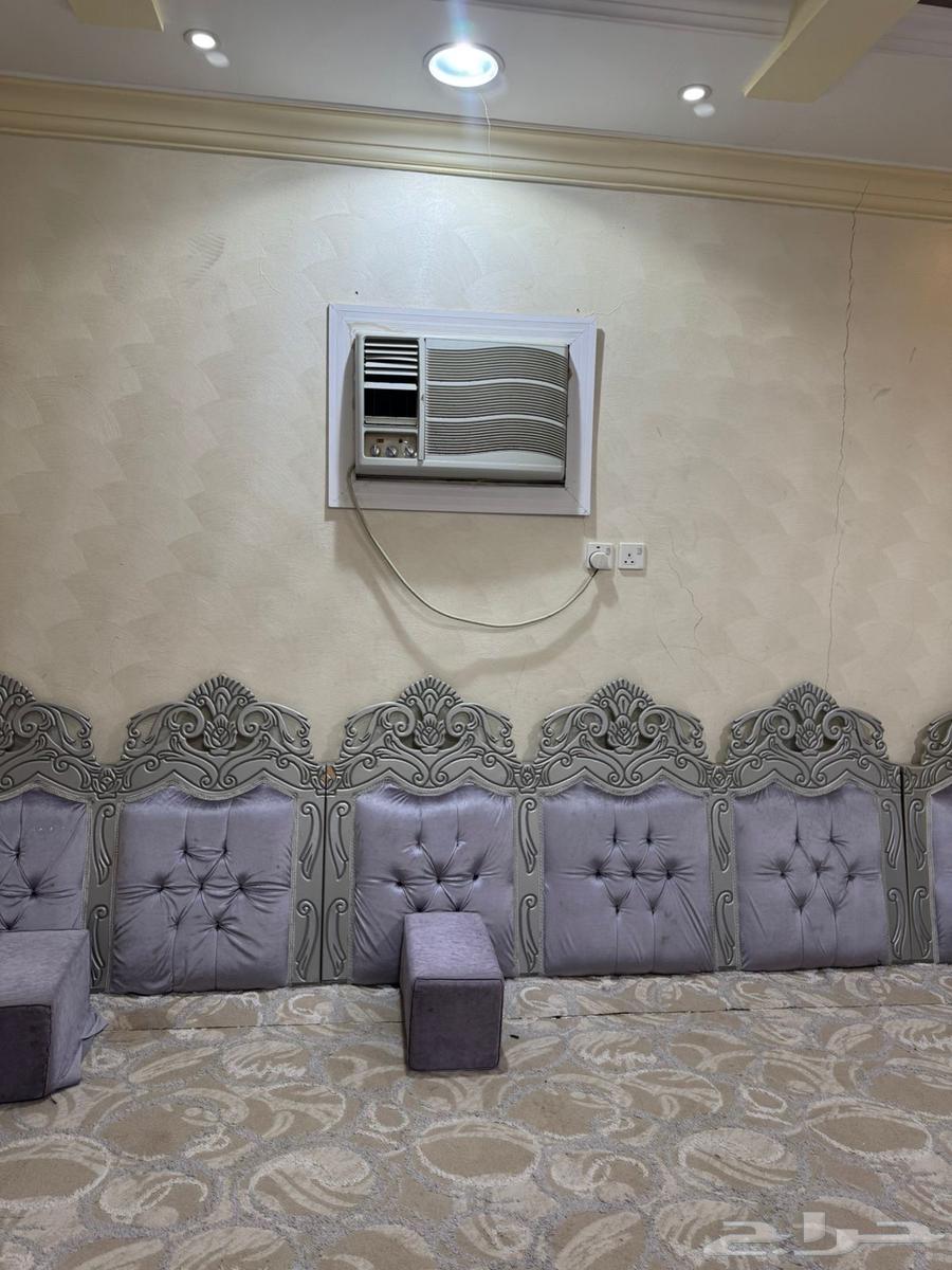 مساند مع فراشه للبيع مستخدم نظيف64553158441217112