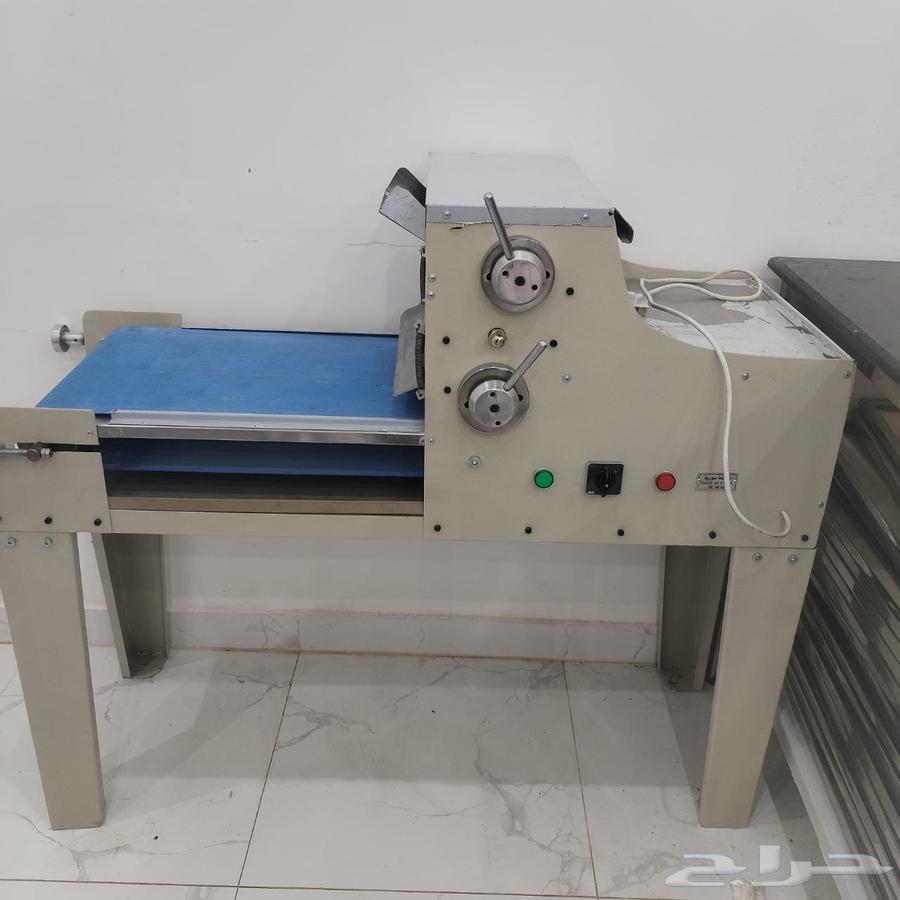 Spiral mixer and dough sheeter, almost new, used for less than a month64546361597571114