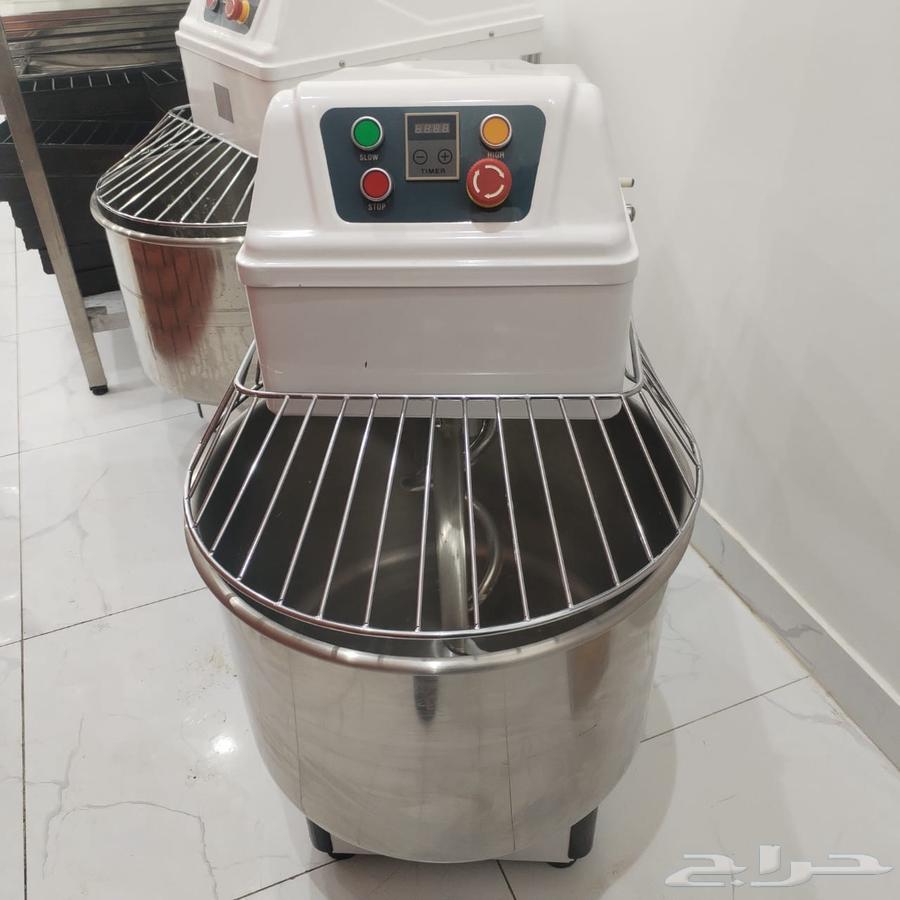 Spiral mixer and dough sheeter, almost new, used for less than a month64546361597571110