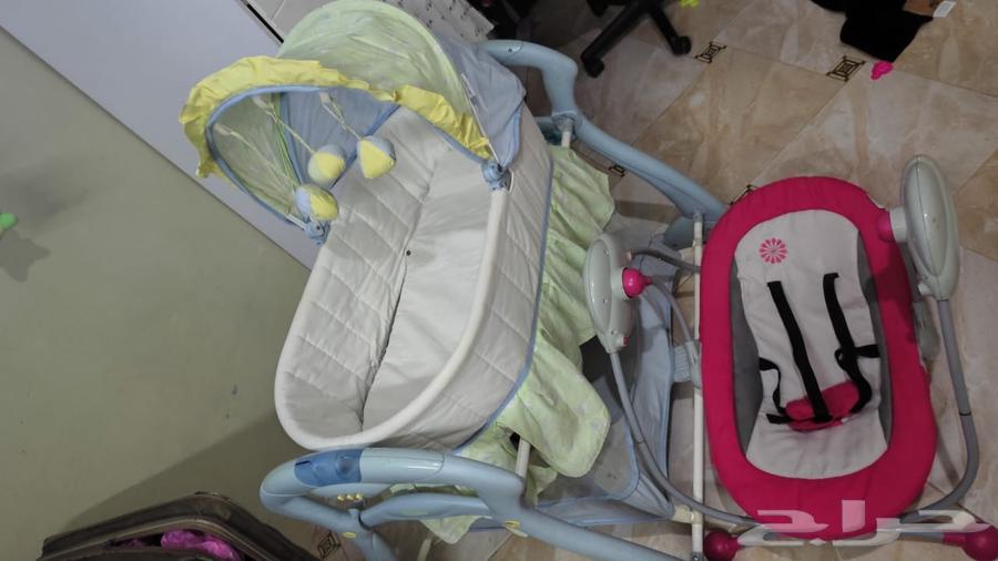 سرير هزاز جديد ونظيف استعمال بسيط جدا  مرجوحة (هدية)64545729448705110