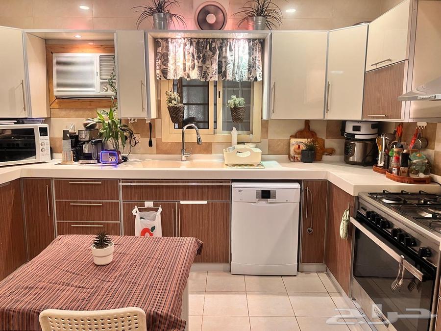 مطبخ كامل ونظيف للبيع معاه بوتجاز وغسالة صحون وشفاط وفريز64550859733250111