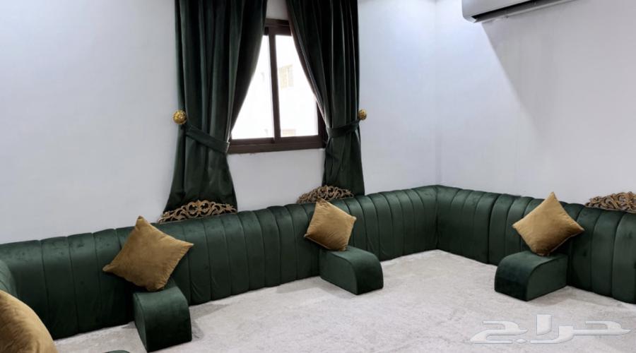 Back support with all accessories, six pillows, eight cushions, and a curtain64548841851393110