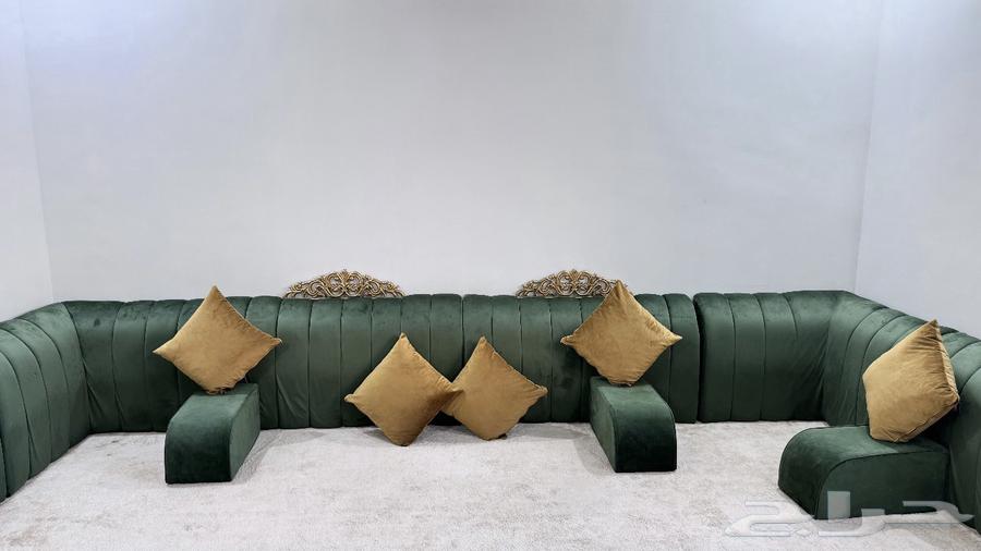 Back support with all accessories, six pillows, eight cushions, and a curtain64548841851393111