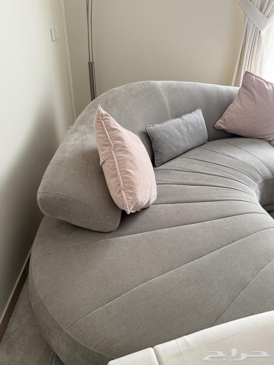 طقم صالون مخملي أنيق بحالة ممتازة سعر مغري64547040833666113