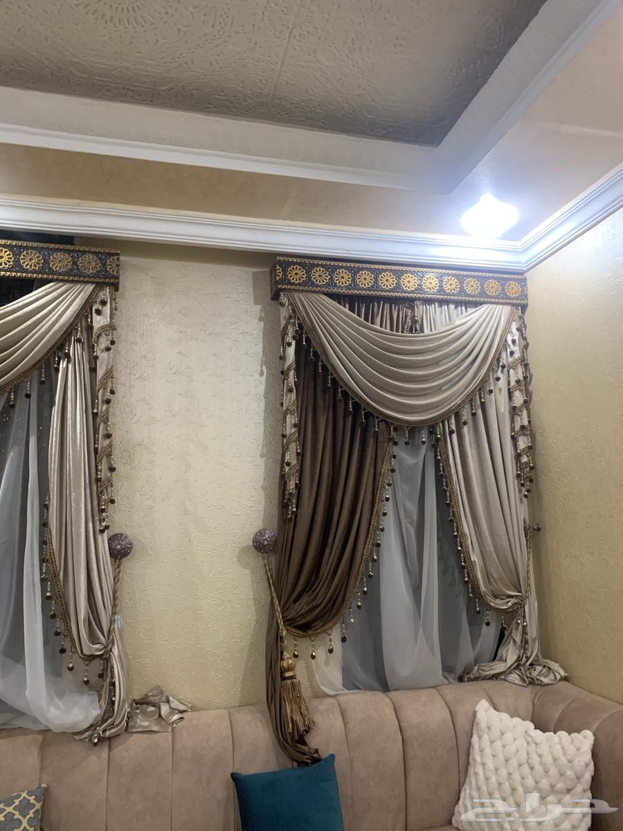 Sofa for sale with stand64552859763842113