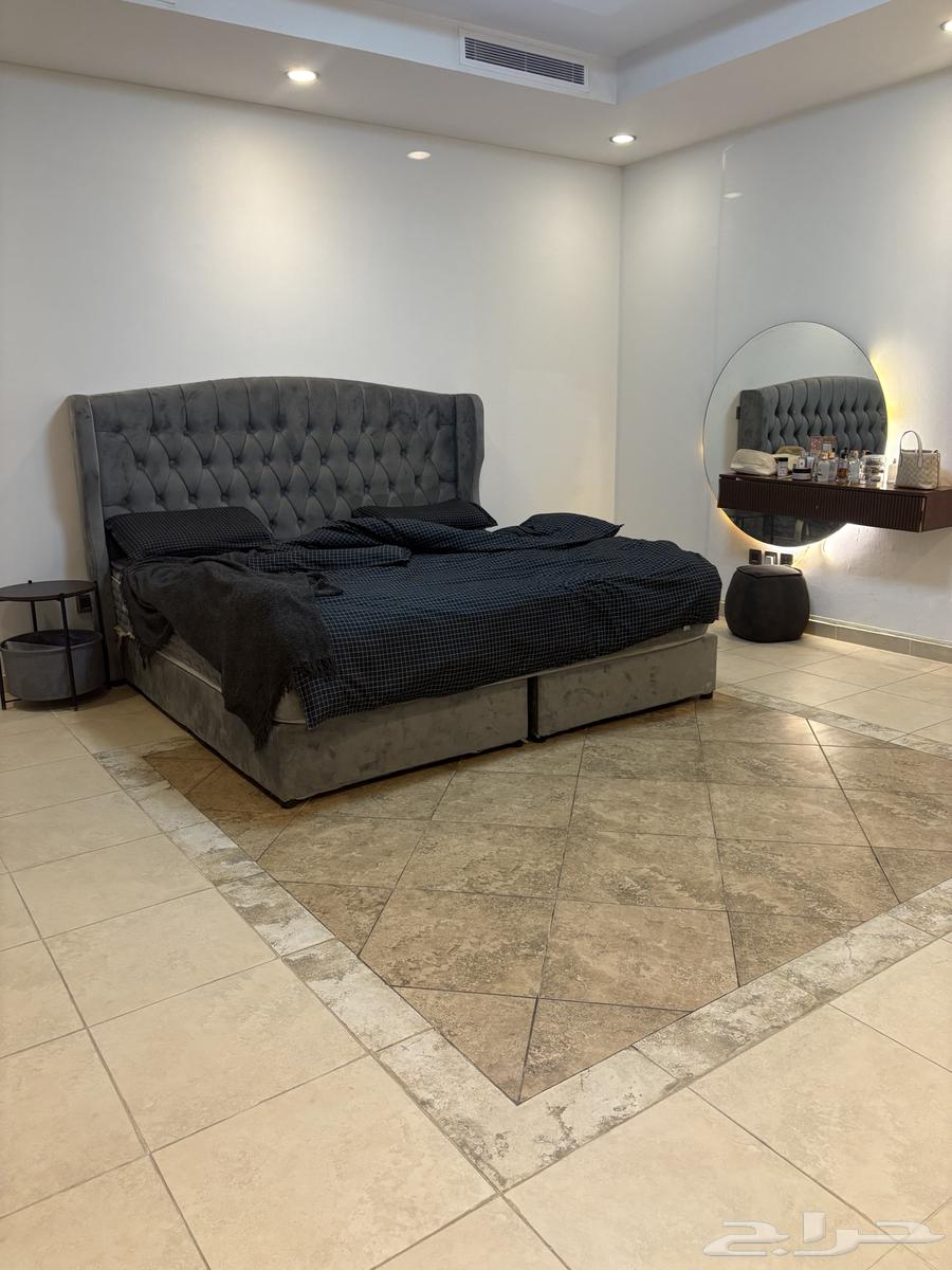 King-size bed two meters, dresser, and vanity64544566273410112