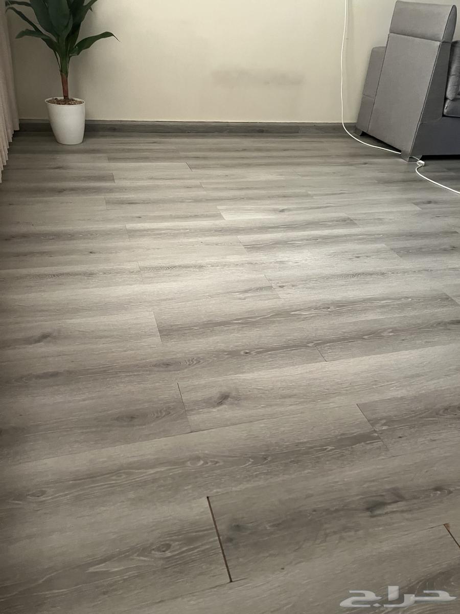 باركيه خشب رمادي مستعمل مع اللباد64548448447234110