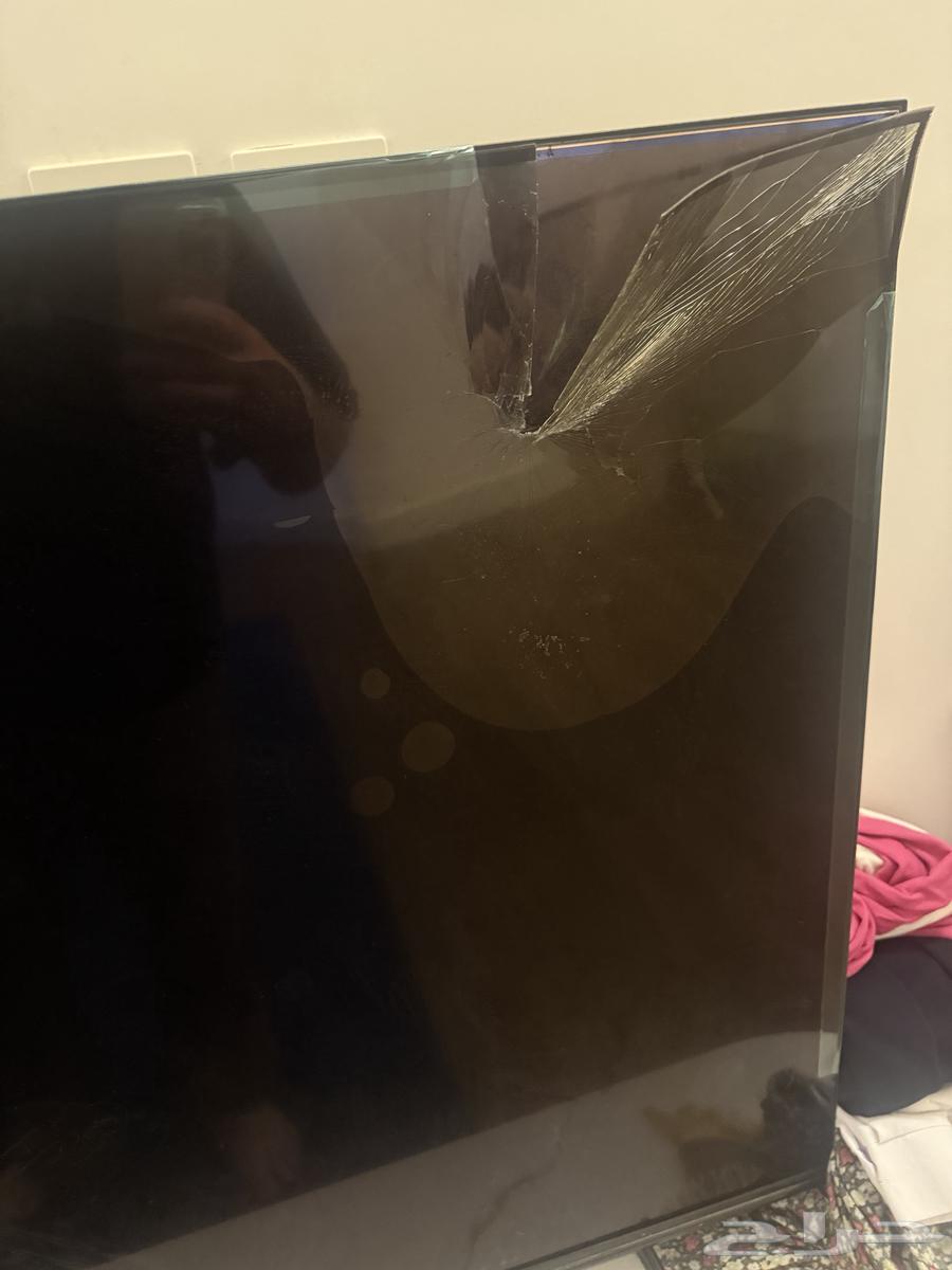 Skyworth 55-inch TV screen broken, approximately top section64545076328067110