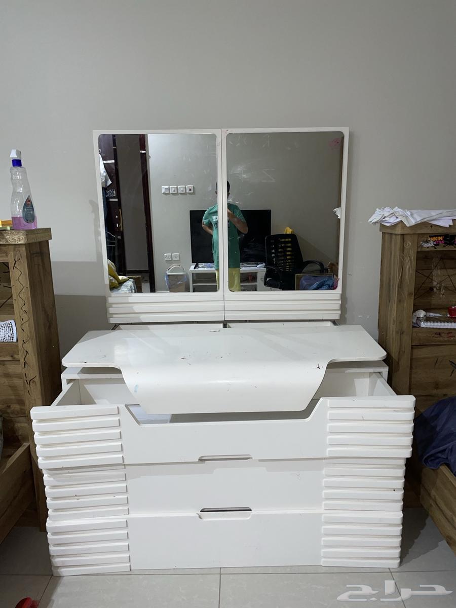 Table for sale, asking price 250. Reason for sale: too big64552406353411110