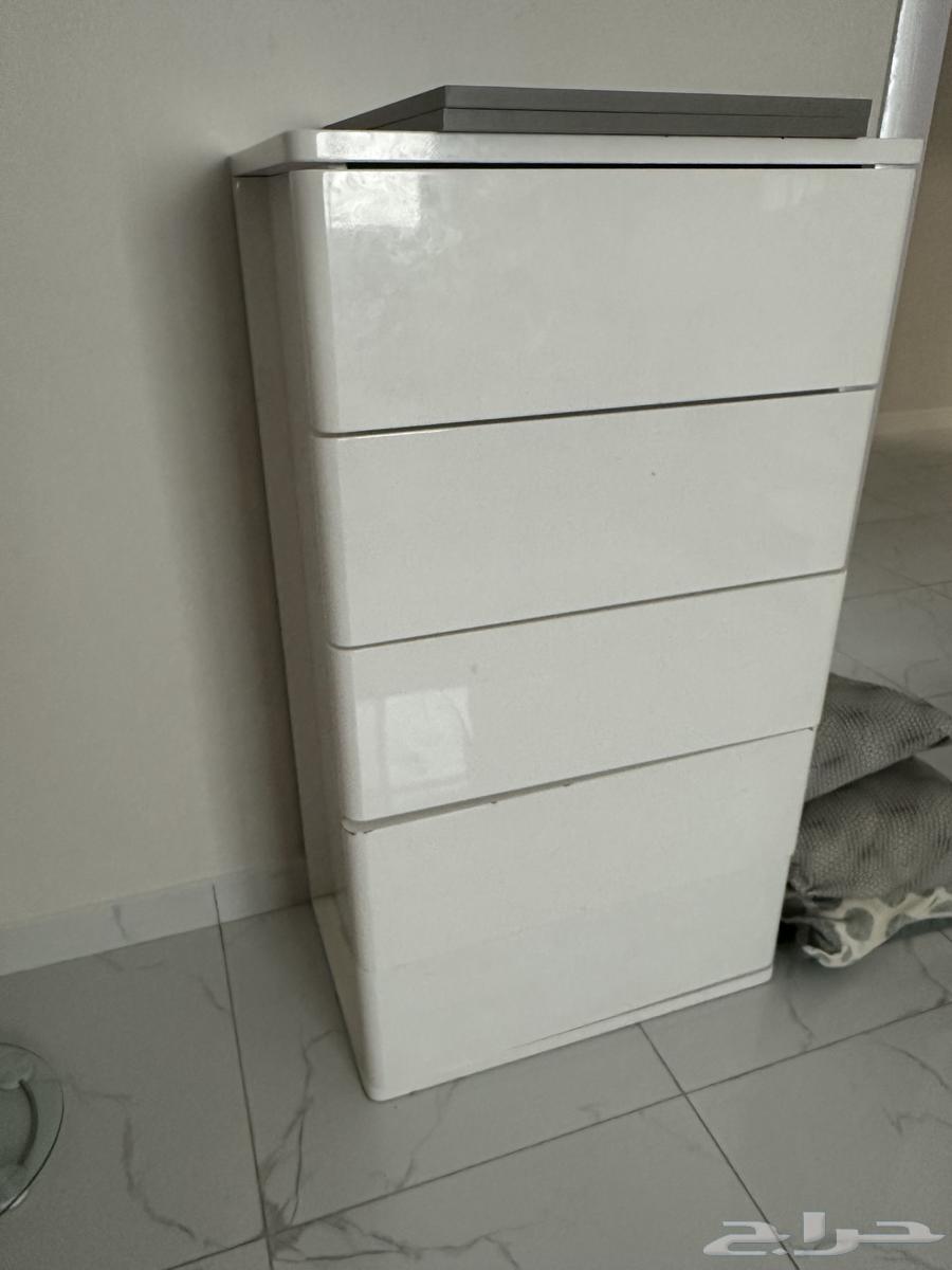 Double bed with two nightstands and long storage drawers64548294620163112