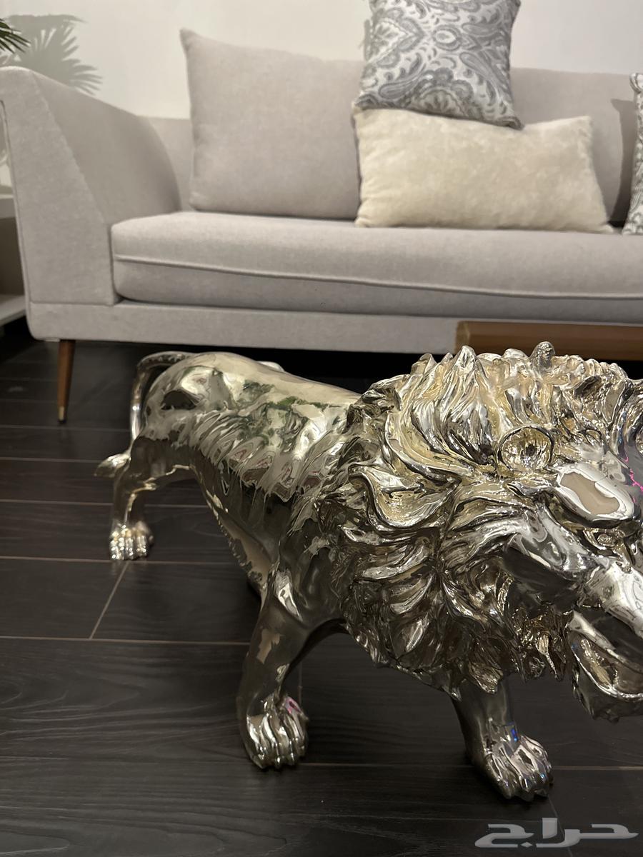 Statues (Lion Tiger) There are some scratches on the lion as shown in the images64544551941121111