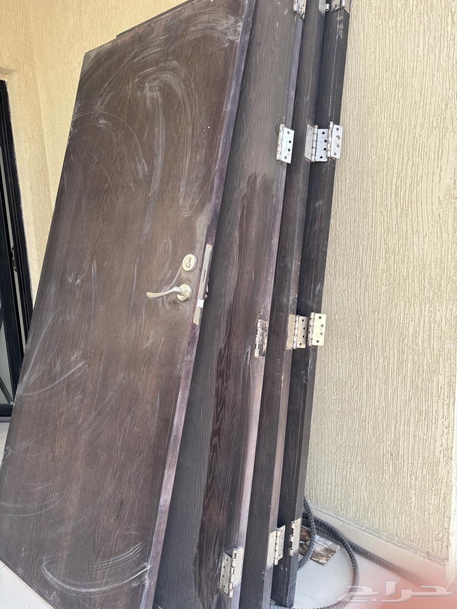 أبواب خشبية أربع شبه جديدة64547291135107110