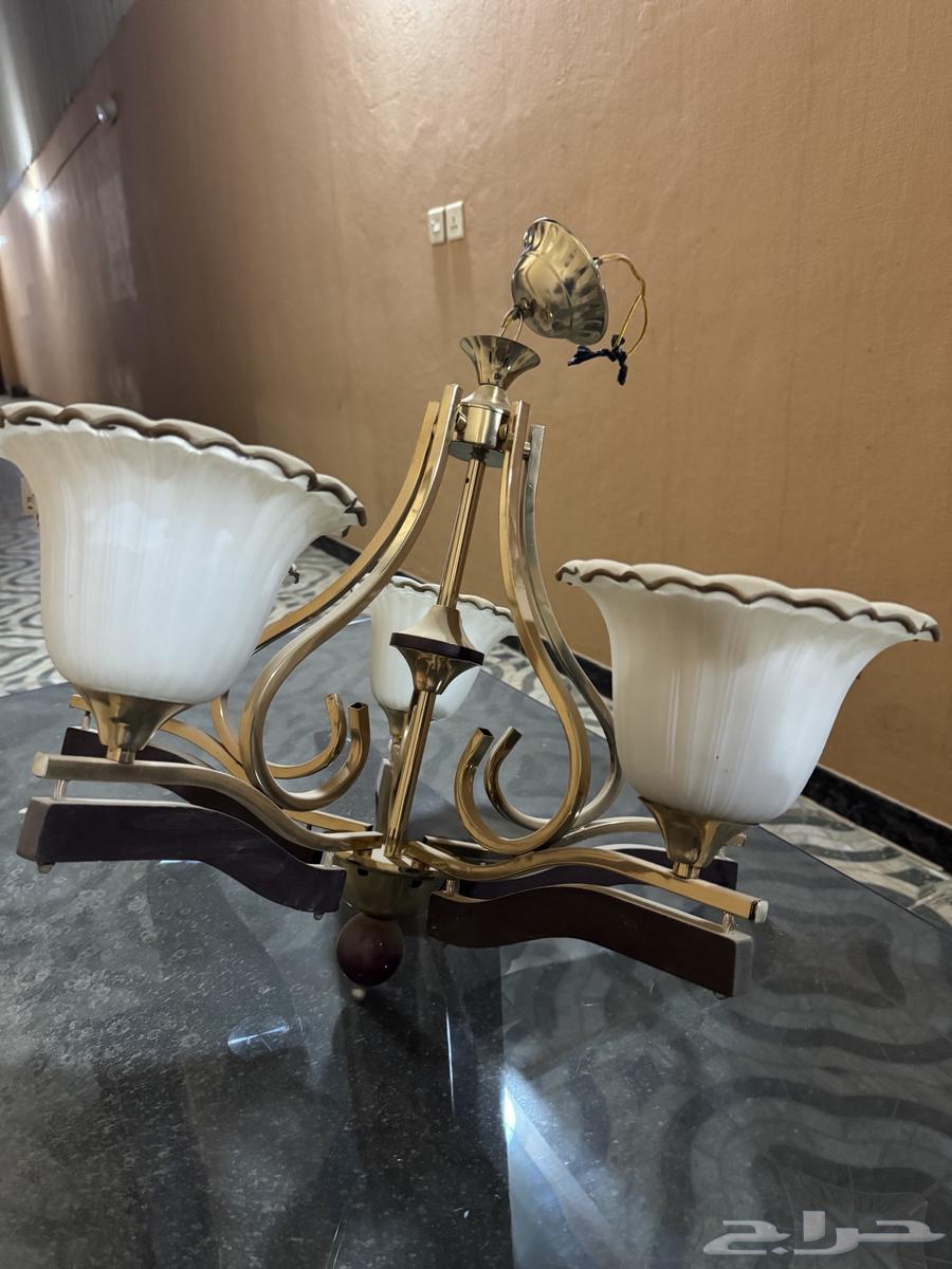 Selling new and clean chandeliers with no damage, and a clean glass table also without any breakage64546346317441110