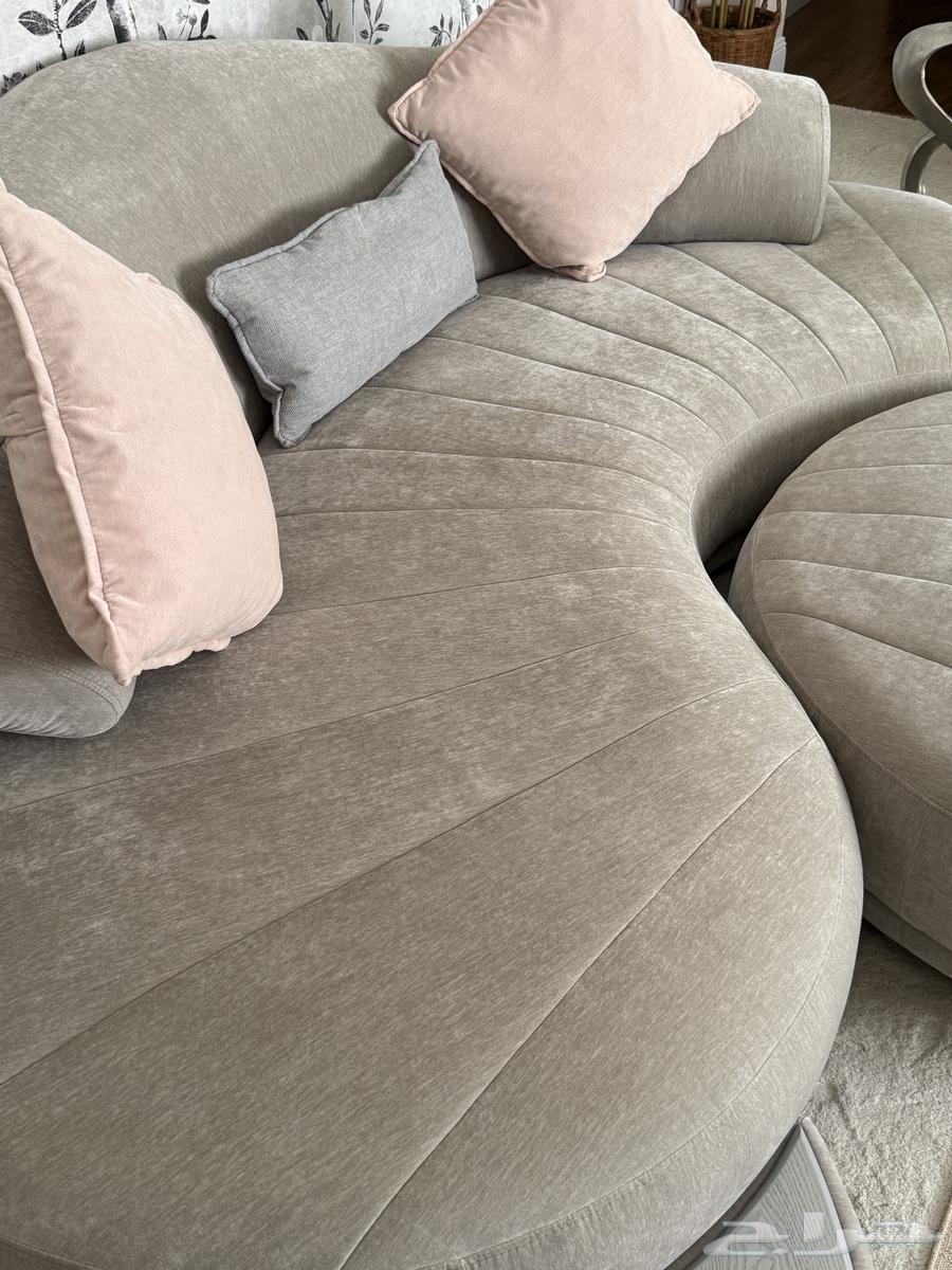 طقم صالون مخملي أنيق بحالة ممتازة سعر مغري64547040833666111