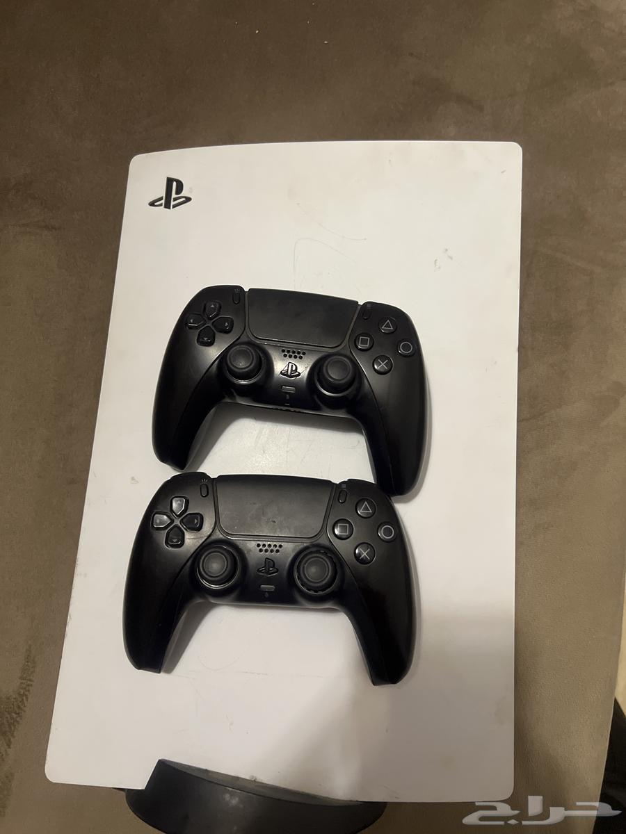 Sony 5 for sale, Sony in good condition with two controllers64549093028737110