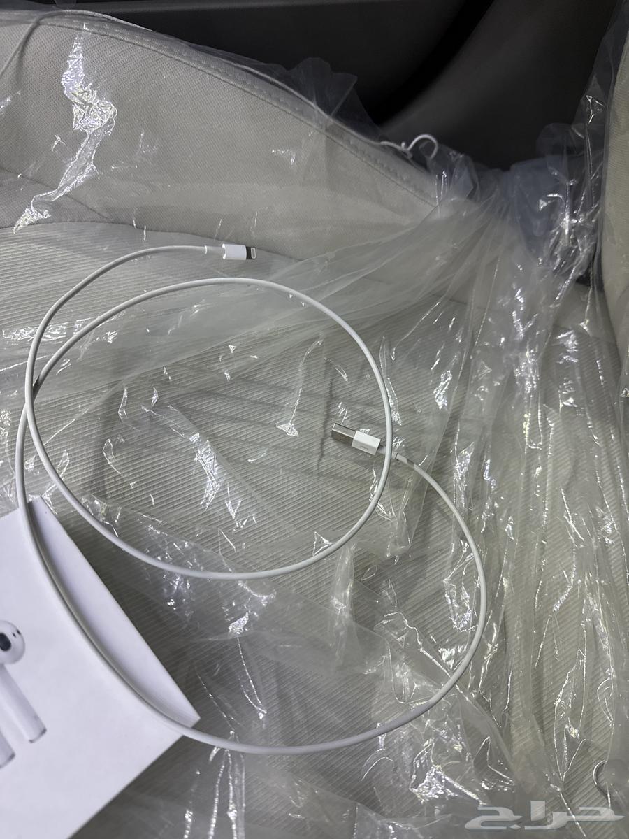 سماعة ايربودز الاصدار الثاني نظيفه سلك شاحن والبيت كله اصلي64550132187906111