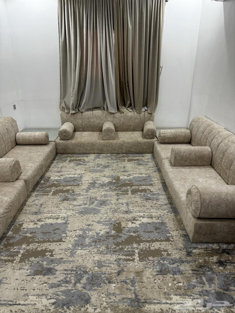 كنب ارضي للبيع كامل مع الستاره والفرشه والطاولات نظيف64550082449153110