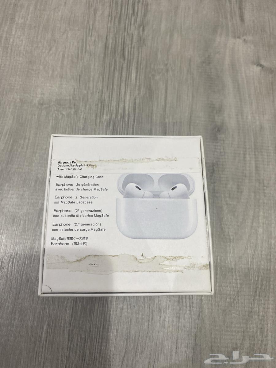Hello and may the peace, mercy, and blessings of Allah be upon you, I'm offering a brand new Apple EarPods64550803647106111
