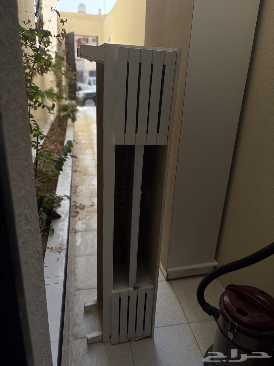 دولاب وطاولتين خدمه وطاولة تلفزيون وطاوله تنصفط64550303890817110