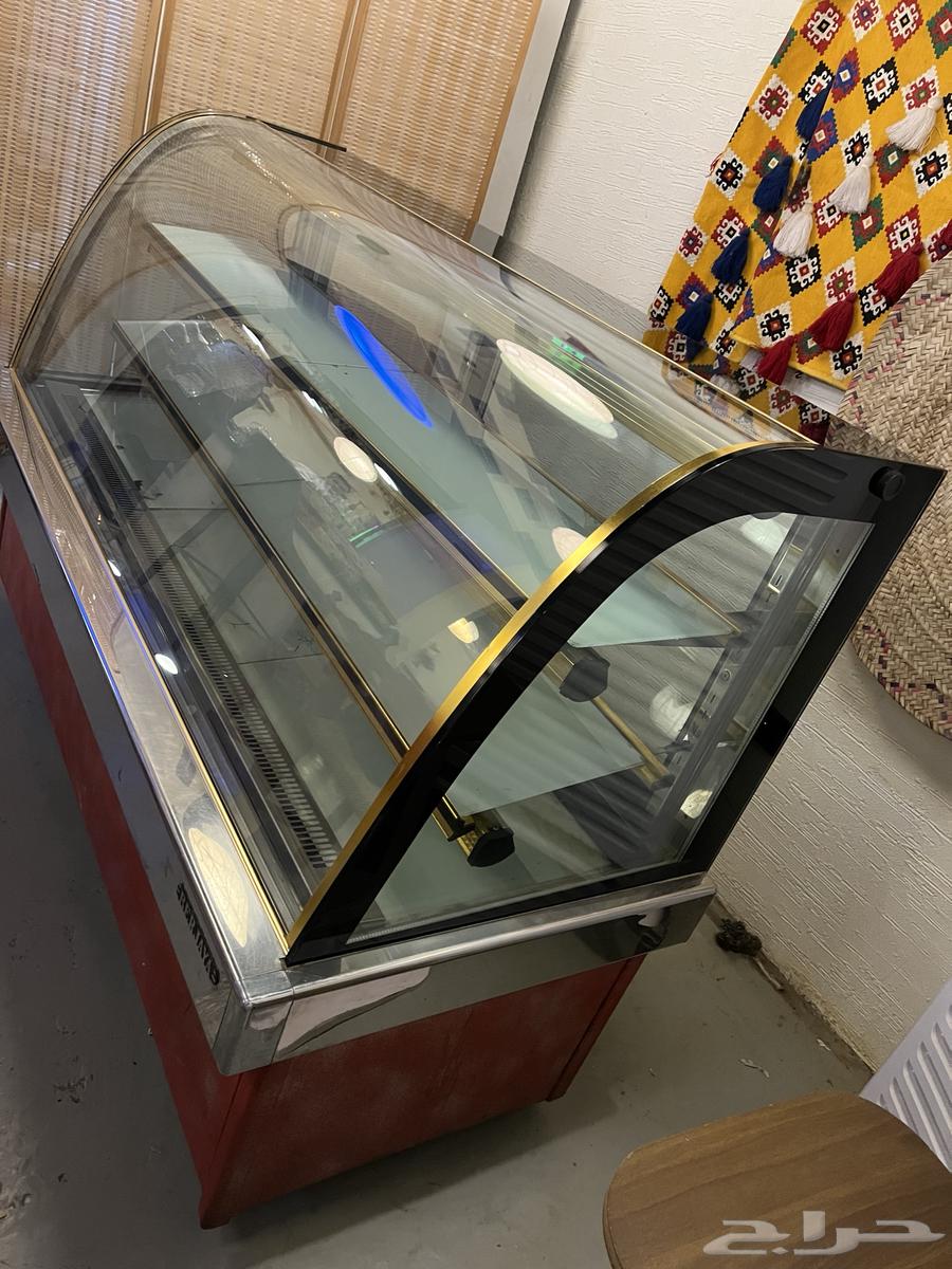 Horizontal display refrigerator64548883355651114