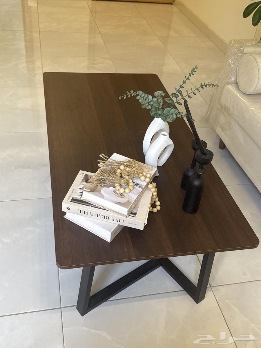 A new and clean table64548476683393110